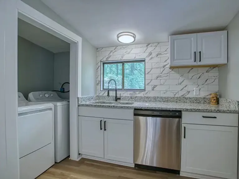 1414 Womack Ave — Photo 3