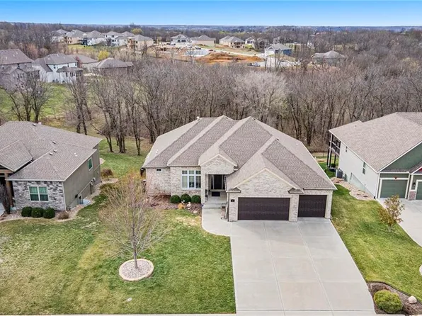505 Rock Bridge Ct, Smithville, MO 64089