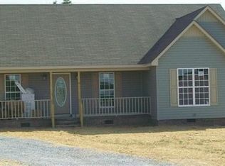 40 Hunters Ridge Dr, Fayetteville, TN 37334