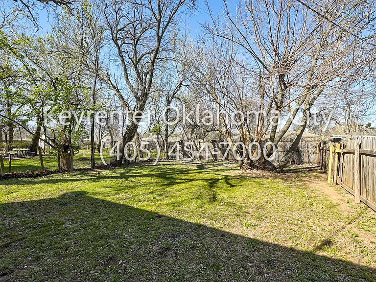 4913 N Willow Ave — Photo 26