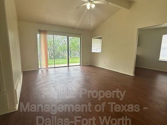 3rd image of 1404 Mesa Dr