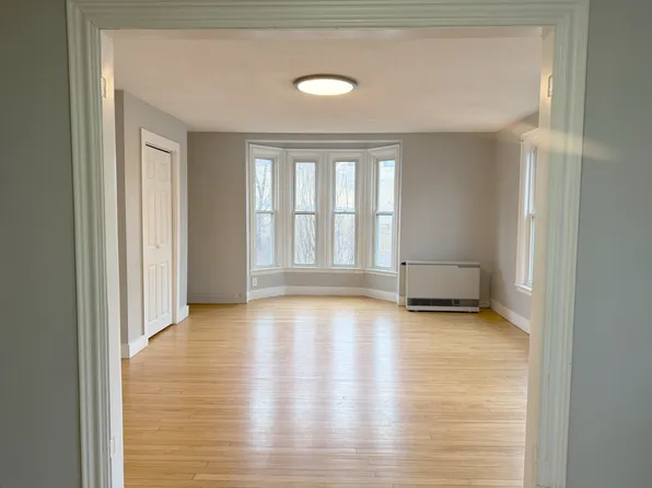 10 Gilman St APT 3, Portland, ME 04102