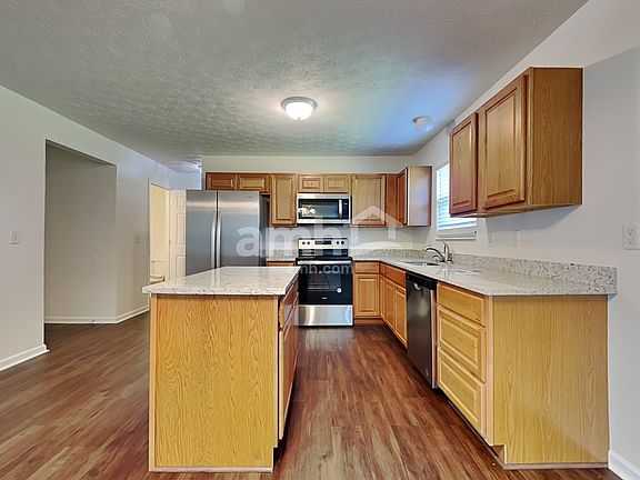 3rd image of 930 Delhi Dr