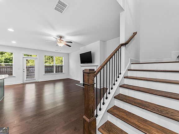 5th image of 487 Auburn Valley Way #186