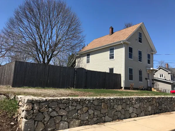 125 Howe St APT 2, Marlborough, MA 01752