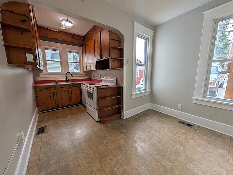 101 Thomas Rd #A — Photo 10