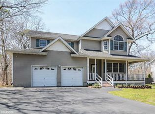 4 Katie Way, Center Moriches, NY 11934