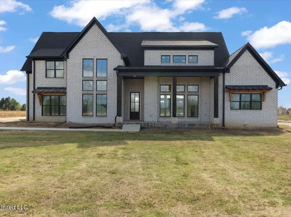 145 Red Oaks Ln, Red Banks, MS 38661