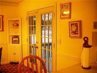 5th image of 104 Town Court Cir