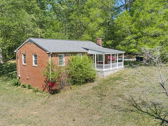 4th image of 703 Oak Creek Rd