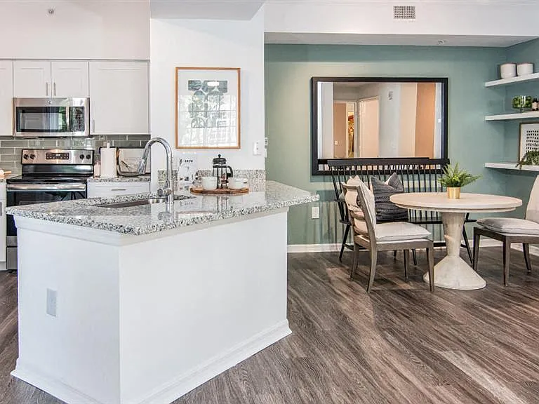 Solano at Miramar — Photo 40