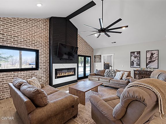 2nd image of 1052 Dade Ellington Rd