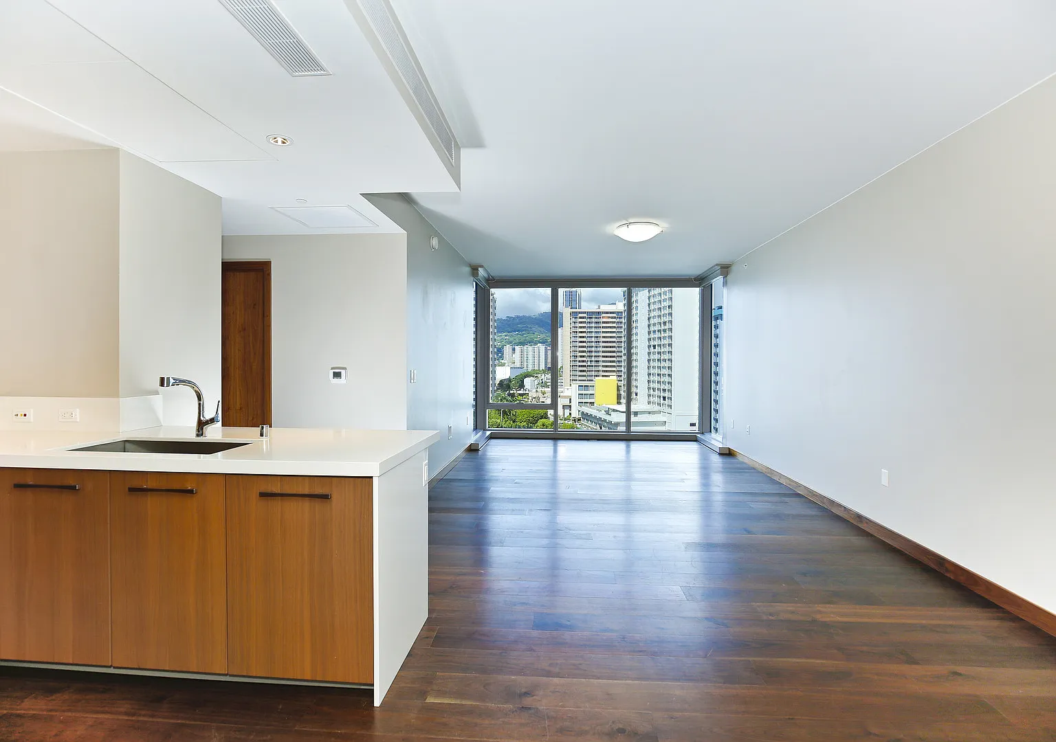Luxury Living At One Ala Moana! — Photo 2
