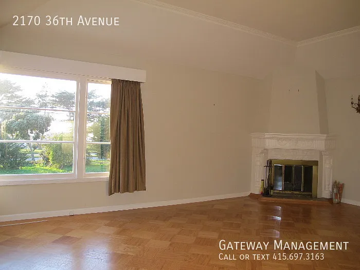 Beautiful sun-filled 3 bedroom, whole house, large garage & yard — Photo 4