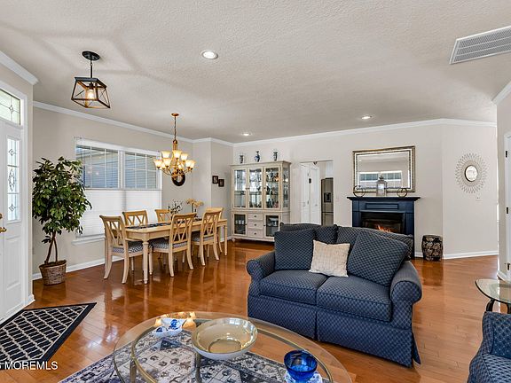 2nd image of 39 Silverside Road
