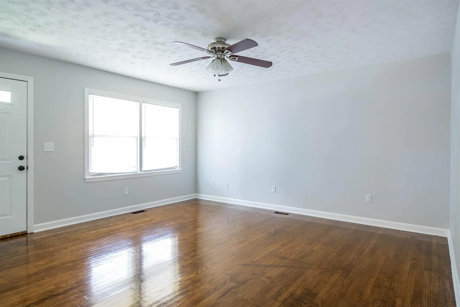 3 bed, 1188 sqft, $1,675 — Photo 2