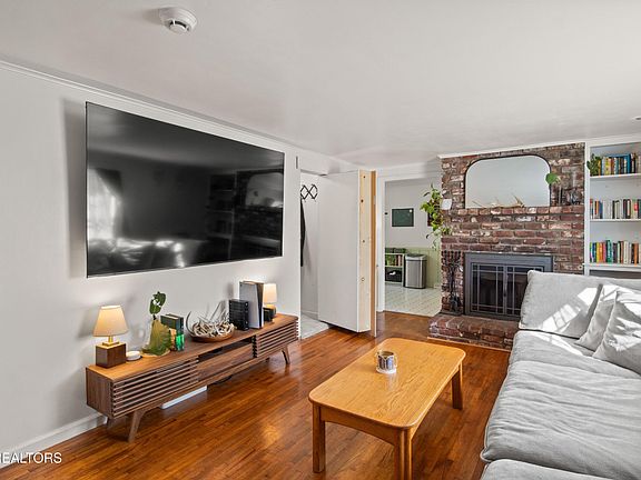 4th image of 2207 Fenwood Dr