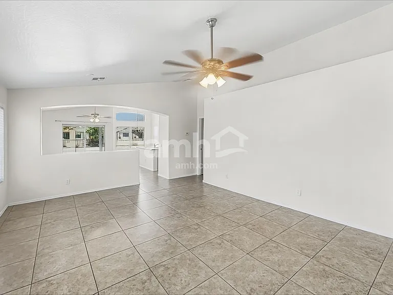 15872 W Adams St — Photo 7