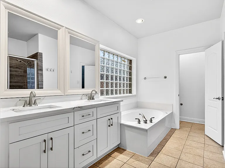 9861 Chamber Hall Dr — Photo 15