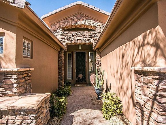 Mountain Majesty exterior front D