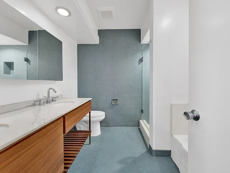 1147 N Clark St #206 — Photo 40