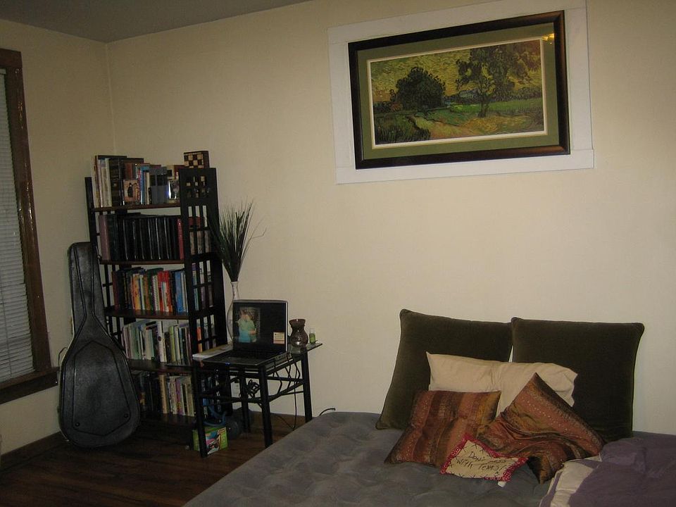 2nd image of 2037 W Montrose Ave