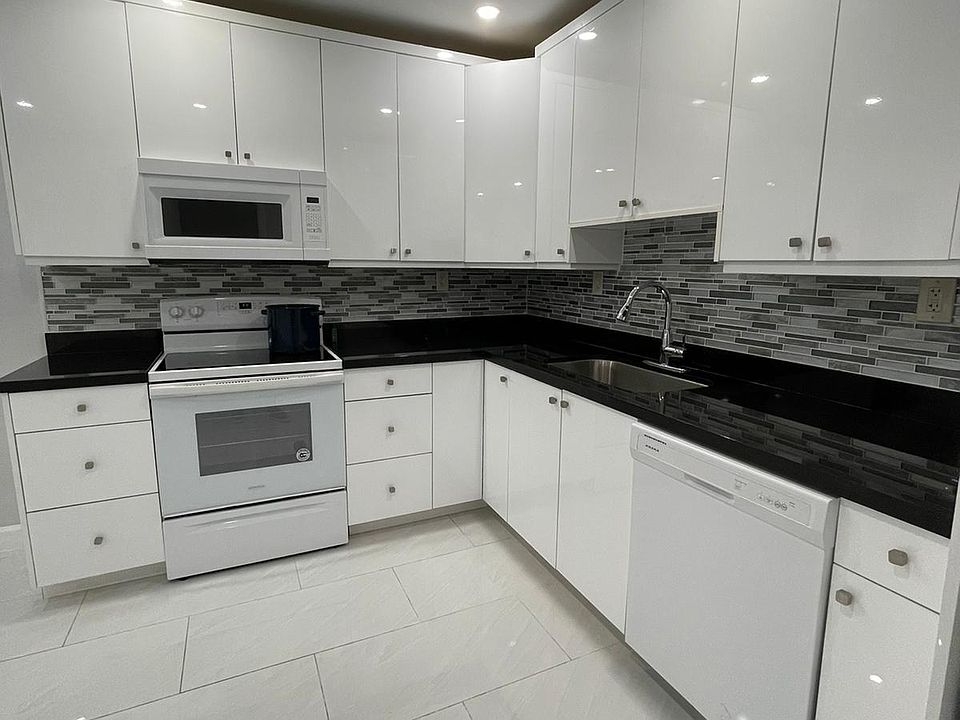 1st image of 2842 Washington St #1