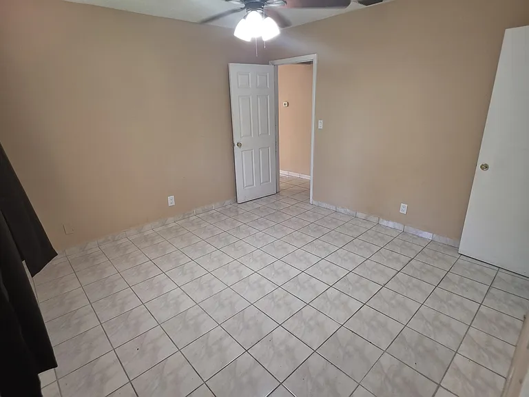 812 NE 2nd St #2 — Photo 10