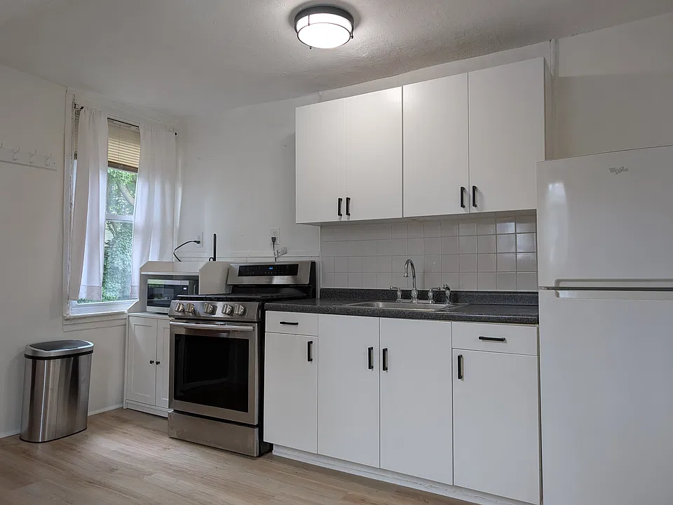 Eat-in kitchen