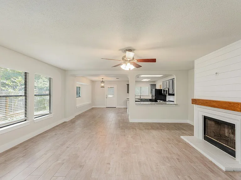 705 Catumet Dr — Photo 6