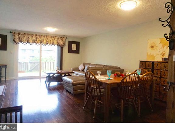 2nd image of 124 Hampshire Dr