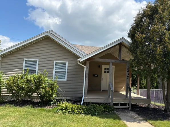 1237 Center St, Lake Geneva, WI 53147