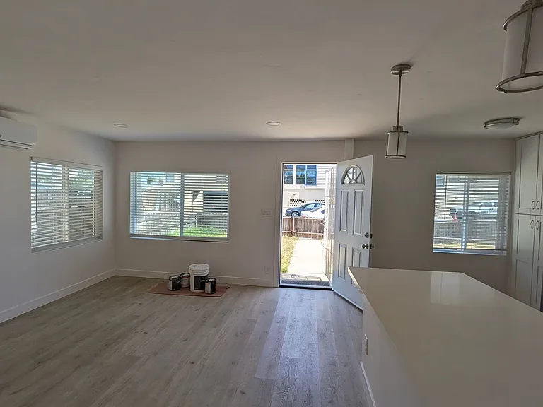 275 Dahlia Ave — Photo 1