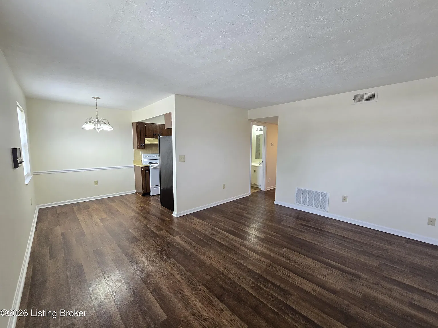 2 bed, 1.5 bath, 900 sqft, $849 — Photo 1
