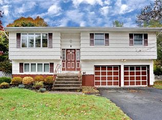 5 Bohr Ct, Spring Valley, NY 10977