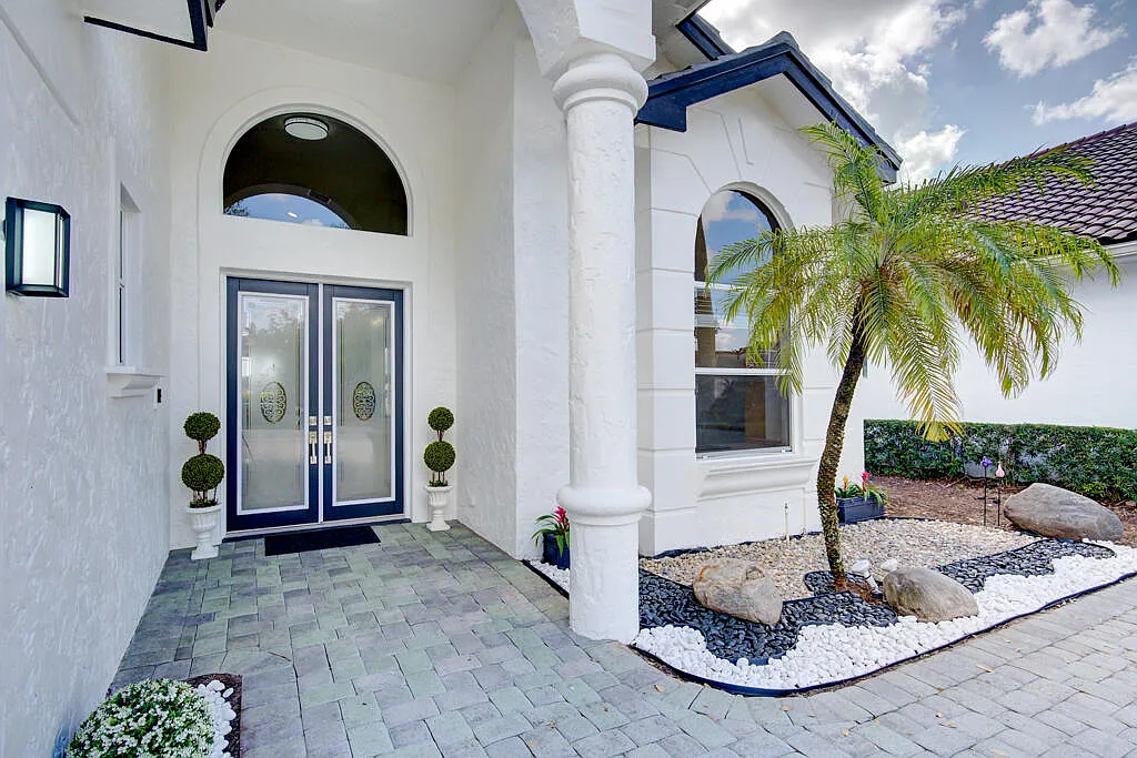 3 bed, 3.0 bath, 2579 sqft, $6,150 — Photo 2