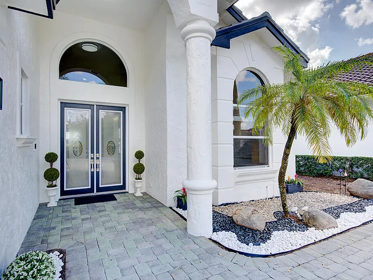 6646 Oakmont Way — Photo 2