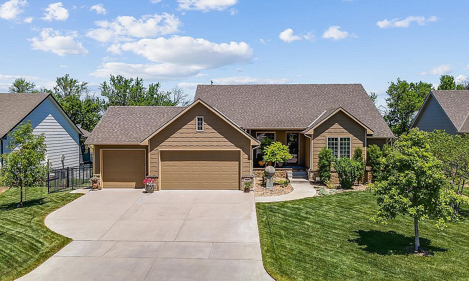 1st image of 1010 E Woodstone Dr