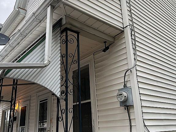 4th image of 235 S Vine St