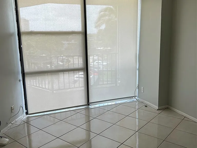 800 Parkview Dr #411 — Photo 6