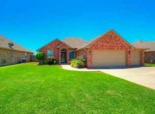 1900 NE 31st St, Moore, OK 73160