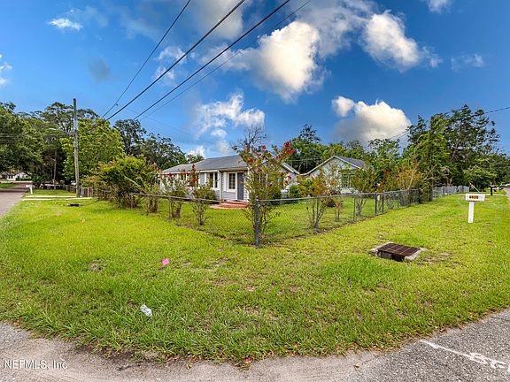 3rd image of 9625 CAMPUS Avenue