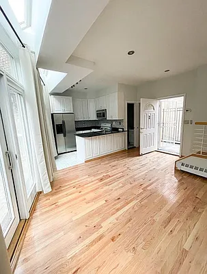 Rented by Voro, LLC | media 6