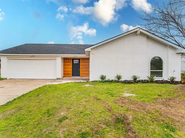 3237 Heritage Ln, Forest Hill, TX 76140