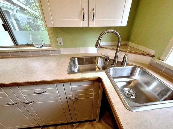 kitchen corner-sink