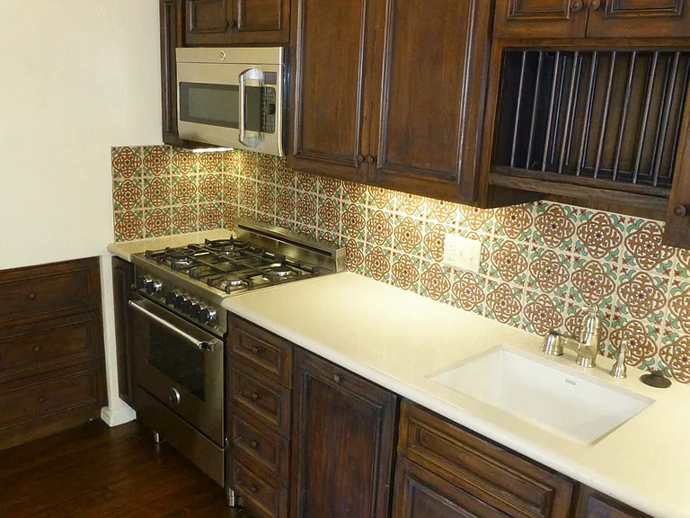 1355 N Laurel Ave — Photo 10