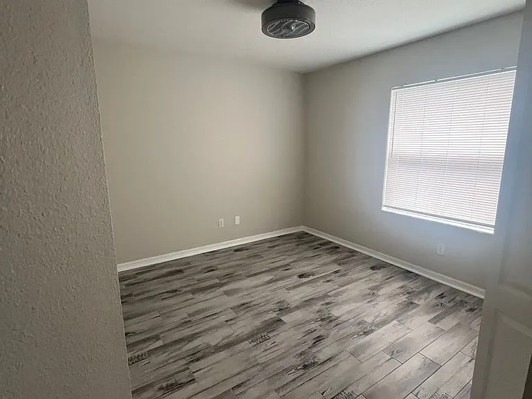 19 Roxbury Ln — Photo 5