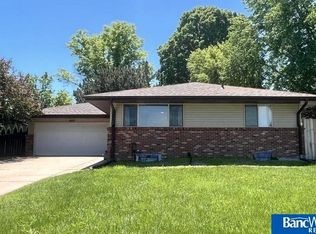 6033 Pioneers Blvd, Lincoln, NE 68516