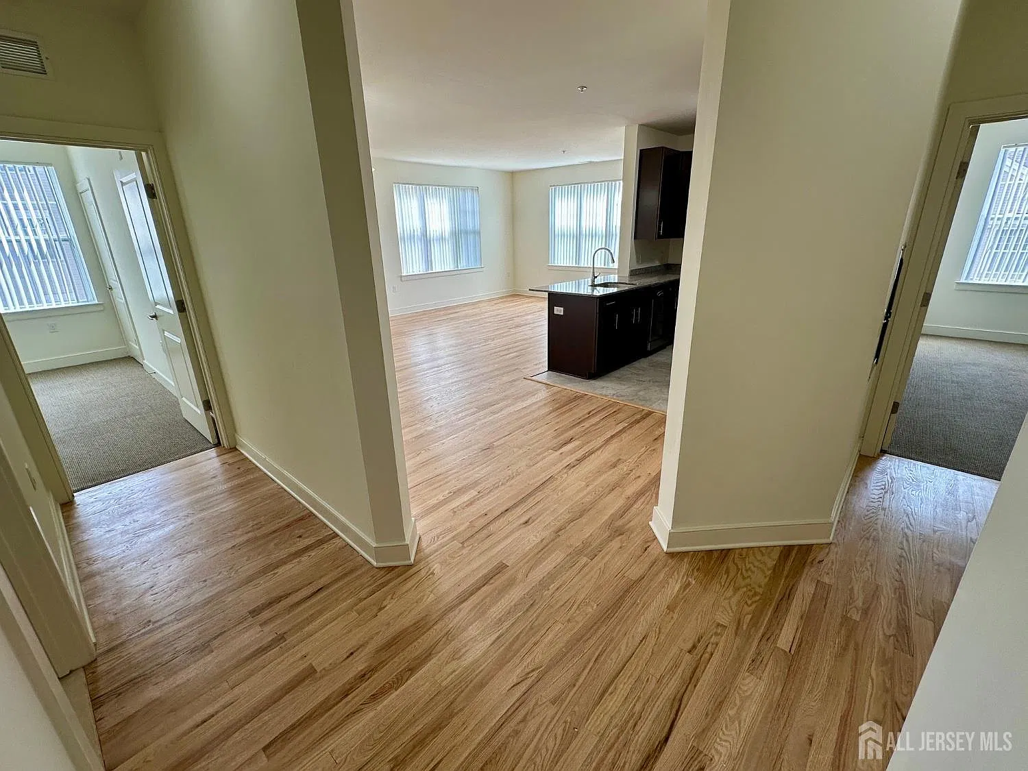 2 bed, 2.0 bath, 1281 sqft, $2,700 — Photo 4