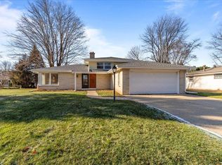 1112 Blue Dahlia Rd, Oconomowoc, WI 53066